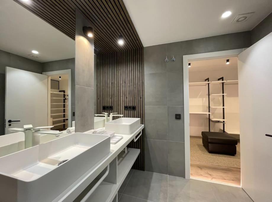 Notel Club - Precioso Loft En El Centro De La Ciudad Santander Eksteriør bilde